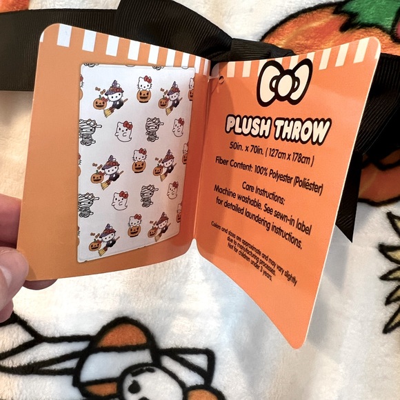 NWT HELLO KITTY HALLOWEEN Ghost, Mummy, And Witch blanket - Picture 4 of 4